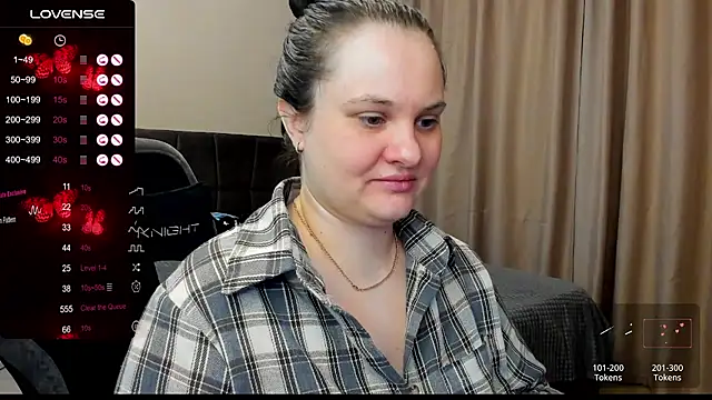 Snapshot of AlanaBrox chatting on November 24, 2:39 pm AlanaBrox online show from November 24, 2:39 pm