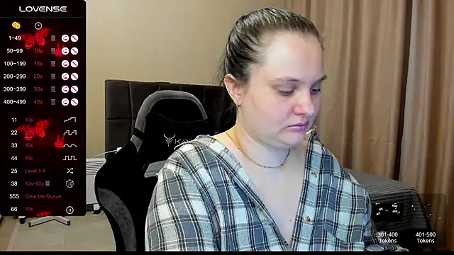 Snapshot of AlanaBrox chatting on December 15, 12:26 am AlanaBrox online show from December 15, 12:26 am