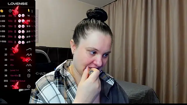 Snapshot of AlanaBrox chatting on December 16, 12:37 am AlanaBrox online show from December 16, 12:37 am