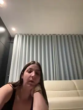 Snapshot of DoriDeluxe66 chatting on February 12, 9:01 pm DoriDeluxe66 online show from February 12, 9:01 pm