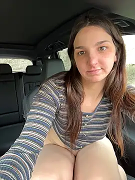 Snapshot of DoriDeluxe66 chatting on February 25, 1:17 pm DoriDeluxe66 online show from February 25, 1:17 pm