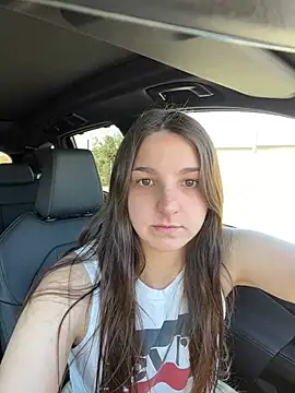 Snapshot of DoriDeluxe66 chatting on March 9, 10:19 am DoriDeluxe66 online show from March 9, 10:19 am