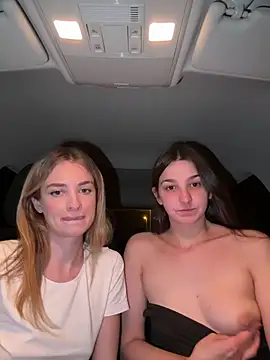 Snapshot of DoriDeluxe66 chatting on March 21, 7:35 pm DoriDeluxe66 online show from March 21, 7:35 pm