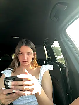 Snapshot of DoriDeluxe66 chatting on September 17, 7:32 am DoriDeluxe66 online show from September 17, 7:32 am