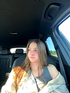 Snapshot of DoriDeluxe66 chatting on September 19, 7:43 am DoriDeluxe66 online show from September 19, 7:43 am