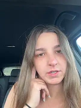 Snapshot of DoriDeluxe66 chatting on September 20, 9:21 am DoriDeluxe66 online show from September 20, 9:21 am