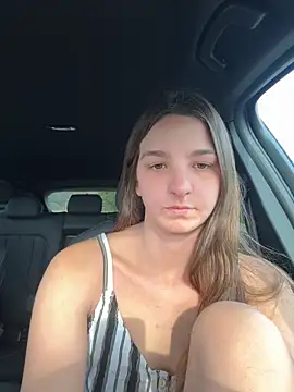 Snapshot of DoriDeluxe66 chatting on September 21, 7:32 am DoriDeluxe66 online show from September 21, 7:32 am