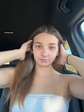 Snapshot of DoriDeluxe66 chatting on September 24, 8:06 am DoriDeluxe66 online show from September 24, 8:06 am