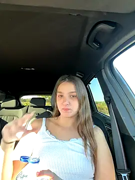 Snapshot of DoriDeluxe66 chatting on September 25, 7:34 am DoriDeluxe66 online show from September 25, 7:34 am