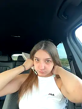 Snapshot of DoriDeluxe66 chatting on September 29, 7:35 am DoriDeluxe66 online show from September 29, 7:35 am