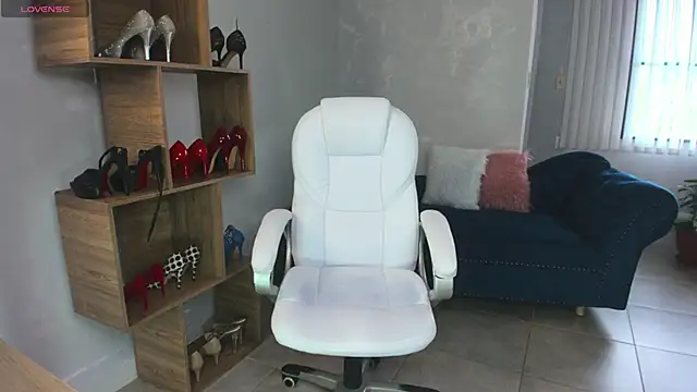 MissRhodes1 online show from September 8, 7:57 pm