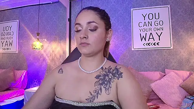 Emiily W online show from February 7, 1:43 pm