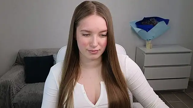 Snapshot of EvaMaddison chatting on February 8, 6:01 am EvaMaddison online show from February 8, 6:01 am