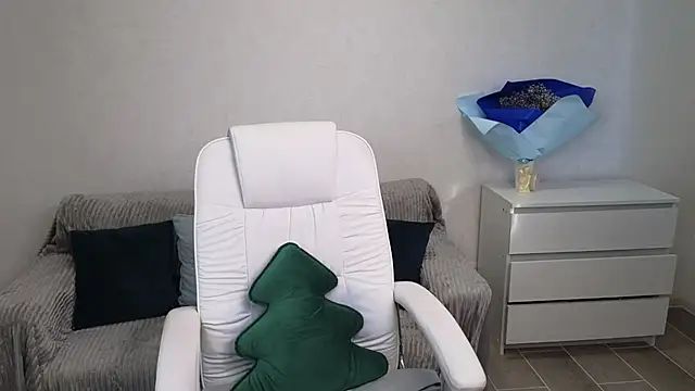 Snapshot of EvaMaddison chatting on February 13, 7:45 am EvaMaddison online show from February 13, 7:45 am