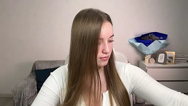 Snapshot of EvaMaddison chatting on October 15, 6:52 pm EvaMaddison online show from October 15, 6:52 pm