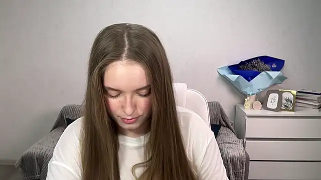 Snapshot of EvaMaddison chatting on November 24, 6:18 pm EvaMaddison online show from November 24, 6:18 pm