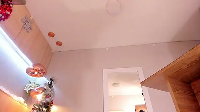 bonie lov online show from December 21, 11:13 pm