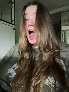 remirann  online show from December 19, 7:51 pm