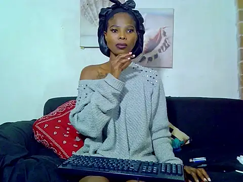 Snapshot of MissParis26 chatting on February 4, 10:45 pm MissParis26 online show from February 4, 10:45 pm