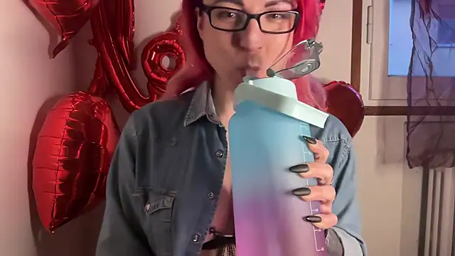 Snapshot of Nikky_Divine chatting on February 27, 5:04 pm Nikky Divine online show from February 27, 5:04 pm