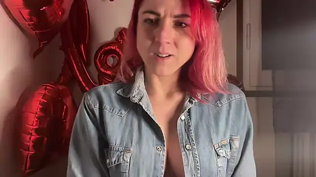 Snapshot of Nikky_Divine chatting on March 4, 8:38 pm Nikky Divine online show from March 4, 8:38 pm