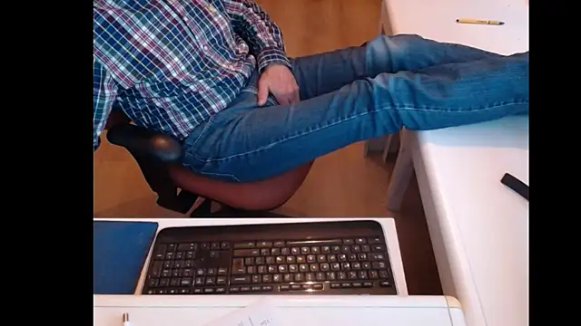 Snapshot of dutchpornking chatting on February 12, 3:27 pm dutchpornking online show from February 12, 3:27 pm