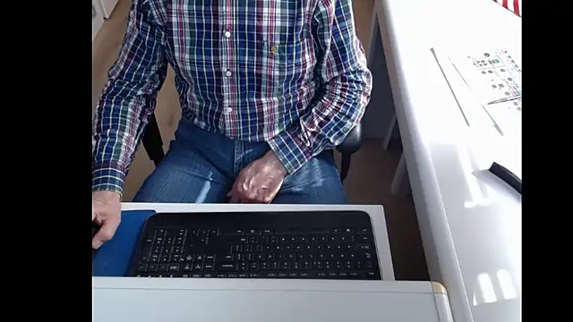 Snapshot of dutchpornking chatting on March 2, 12:32 pm dutchpornking online show from March 2, 12:32 pm