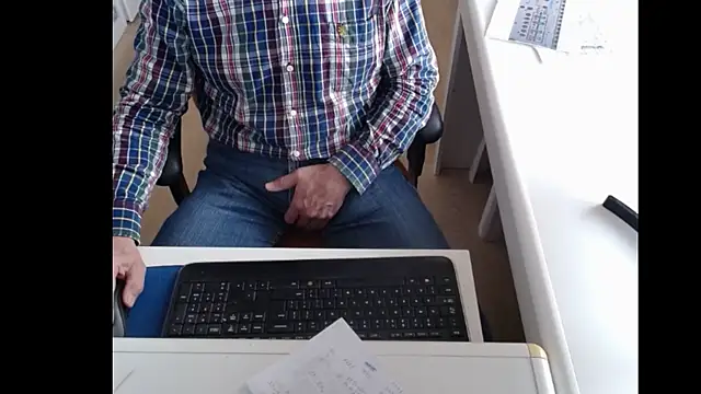 Snapshot of dutchpornking chatting on March 4, 8:24 am dutchpornking online show from March 4, 8:24 am