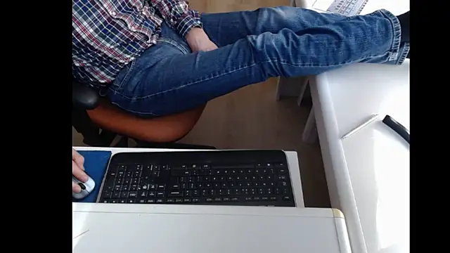 Snapshot of dutchpornking chatting on March 4, 11:51 am dutchpornking online show from March 4, 11:51 am