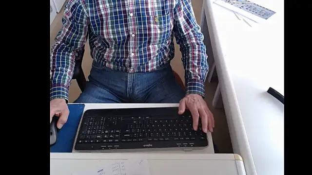 Snapshot of dutchpornking chatting on March 6, 8:30 am dutchpornking online show from March 6, 8:30 am