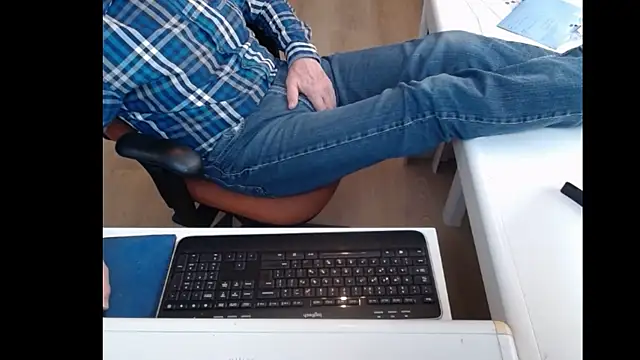 Snapshot of dutchpornking chatting on March 8, 3:02 pm dutchpornking online show from March 8, 3:02 pm