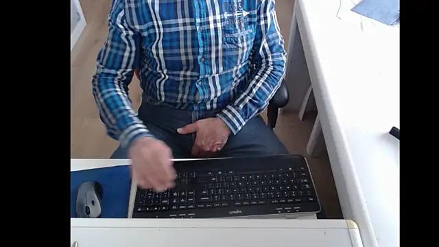 Snapshot of dutchpornking chatting on March 9, 8:40 am dutchpornking online show from March 9, 8:40 am