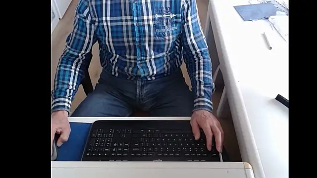 Snapshot of dutchpornking chatting on March 10, 7:53 am dutchpornking online show from March 10, 7:53 am