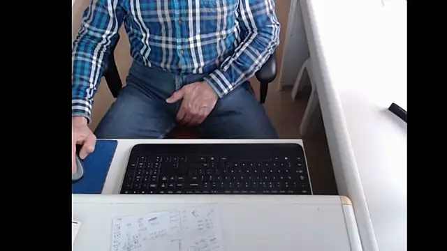 Snapshot of dutchpornking chatting on March 11, 7:48 am dutchpornking online show from March 11, 7:48 am