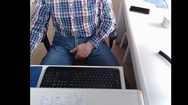 Snapshot of dutchpornking chatting on March 11, 11:23 am dutchpornking online show from March 11, 11:23 am