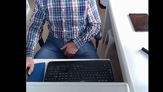 Snapshot of dutchpornking chatting on March 12, 11:53 am dutchpornking online show from March 12, 11:53 am