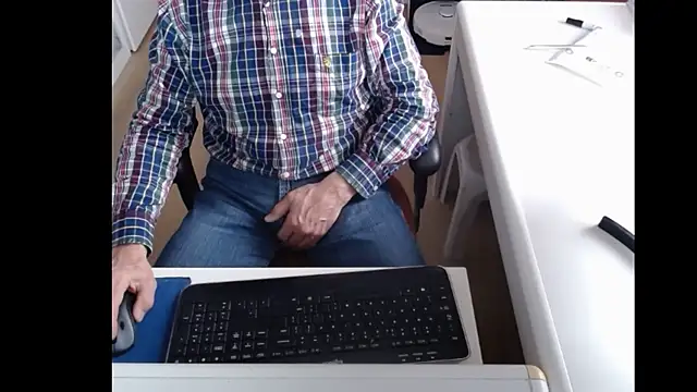 Snapshot of dutchpornking chatting on March 15, 7:20 am dutchpornking online show from March 15, 7:20 am