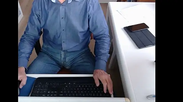 Snapshot of dutchpornking chatting on October 3, 6:43 am dutchpornking online show from October 3, 6:43 am