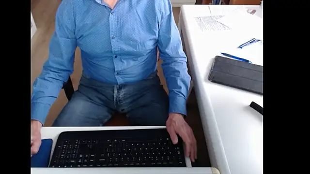 Snapshot of dutchpornking chatting on October 28, 7:45 am dutchpornking online show from October 28, 7:45 am