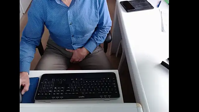 Snapshot of dutchpornking chatting on November 13, 8:02 am dutchpornking online show from November 13, 8:02 am