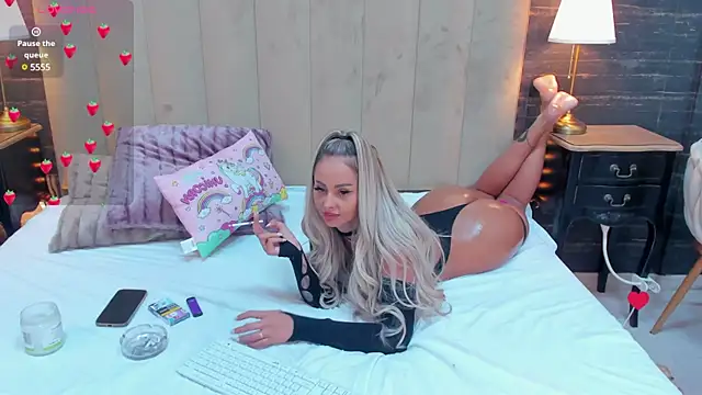 MelanieLexxx online show from December 13, 8:26 pm