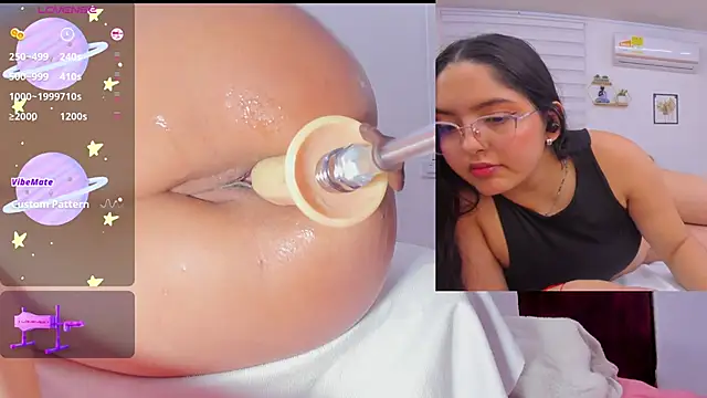 sofi velez online show from February 22, 4:29 am