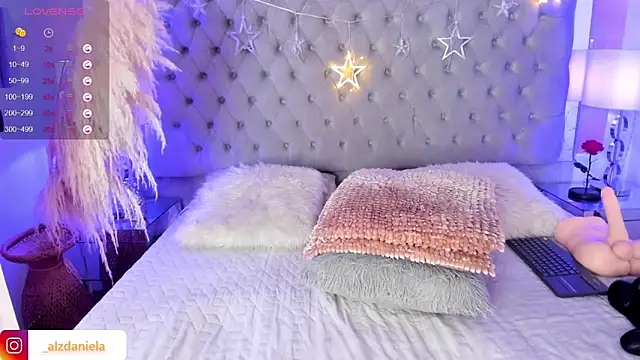 Kaitlyn Brwon online show from January 11, 6:56 am