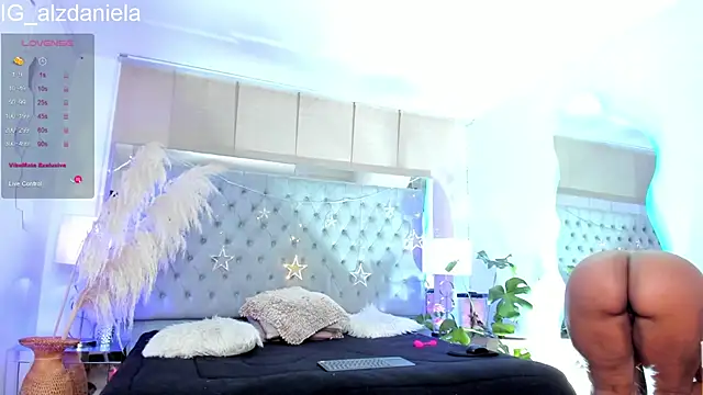 Kaitlyn Brwon online show from October 1, 5:46 am