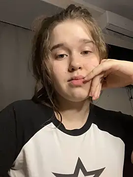 HornyGirlH online show from January 31, 3:30 am