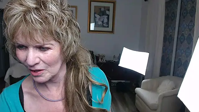 Snapshot of SindeeDix chatting on February 26, 9:27 pm SindeeDix online show from February 26, 9:27 pm