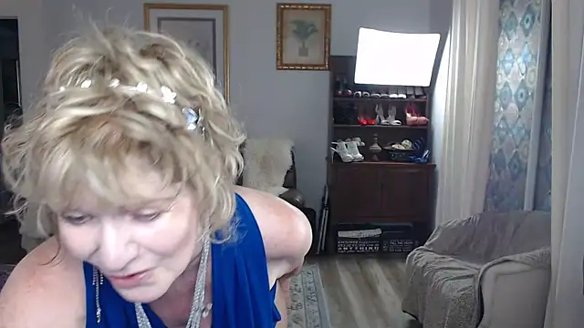 Snapshot of SindeeDix chatting on September 18, 2:52 pm SindeeDix online show from September 18, 2:52 pm