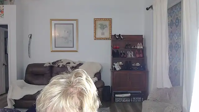 Snapshot of SindeeDix chatting on November 8, 2:28 pm SindeeDix online show from November 8, 2:28 pm