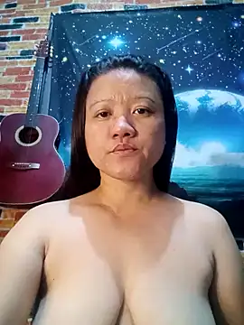 Snapshot of Urchanel chatting on February 2, 12:35 pm Urchanel online show from February 2, 12:35 pm