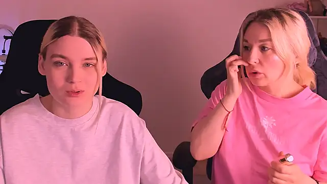 hotblonds online show from January 3, 2:30 pm